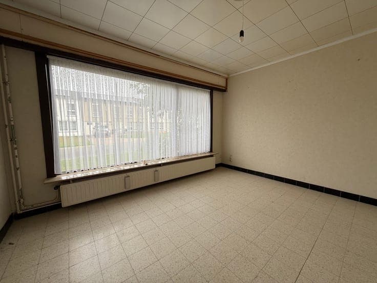 Spacious terraced house with 5 bedrooms and a south garden
