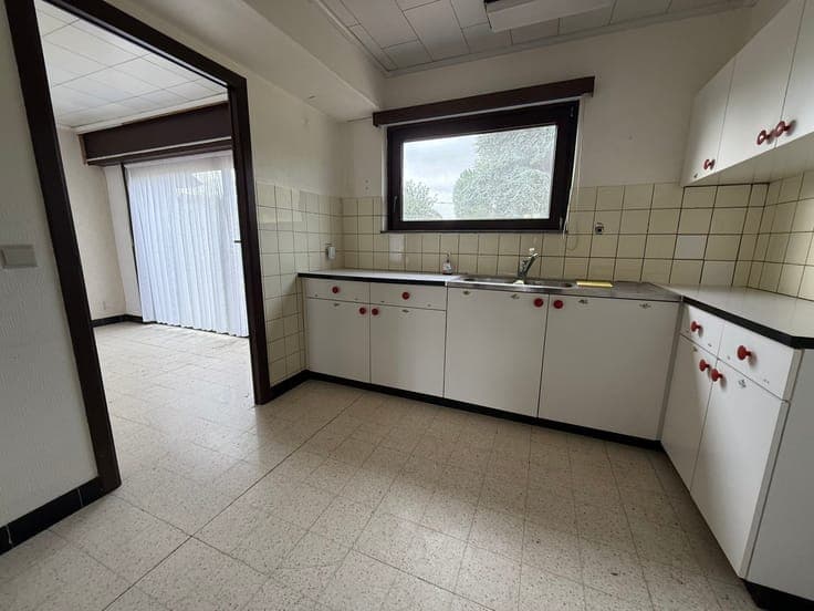 Spacious terraced house with 5 bedrooms and a south garden