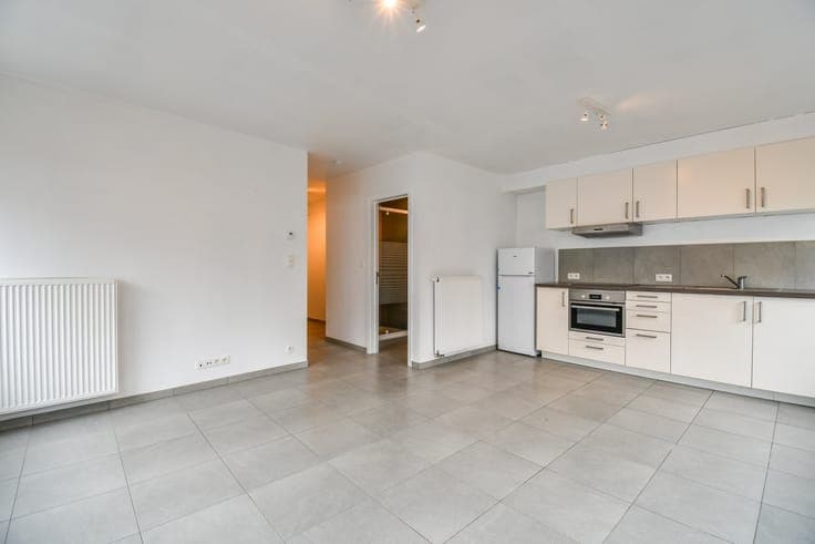Investment property with 3 apartments and commercial space i