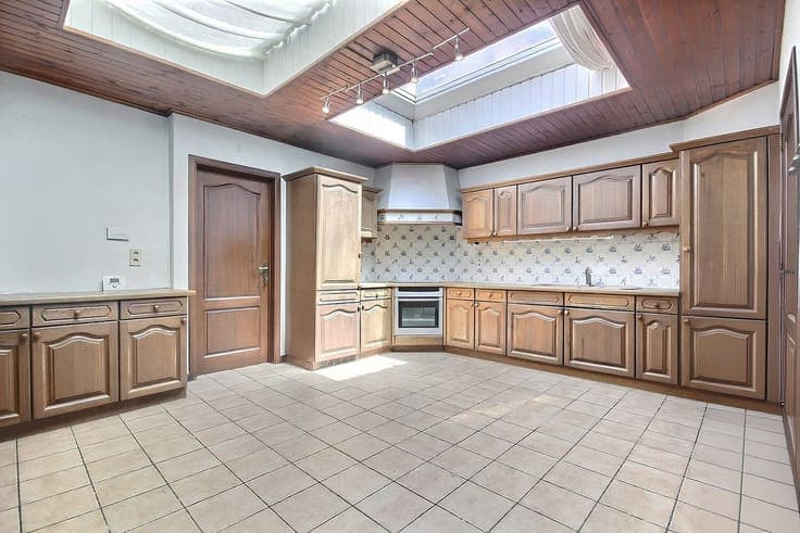 Maison 3 façades avec 3 chambres, garage et énorme potentiel