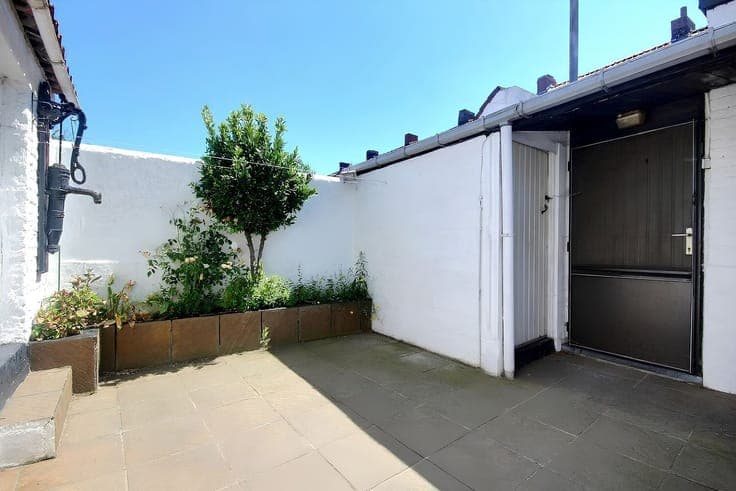 Maison 3 façades avec 3 chambres, garage et énorme potentiel