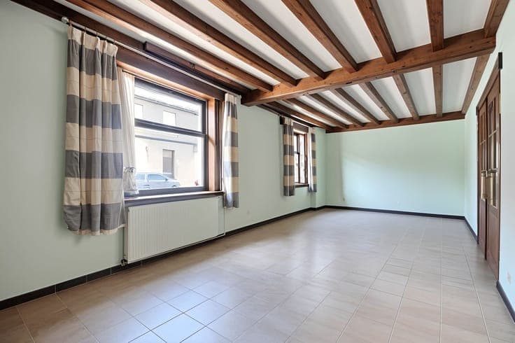 Maison 3 façades avec 3 chambres, garage et énorme potentiel