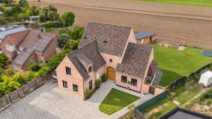 PRACHTIGE VILLA MET 6 SLAAPKAMERS, STUDIO/PRAKTIJKRUIMTE ...