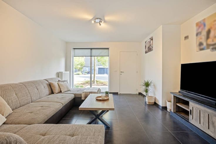 Ready to move in house with garden and garage in Roeselare f