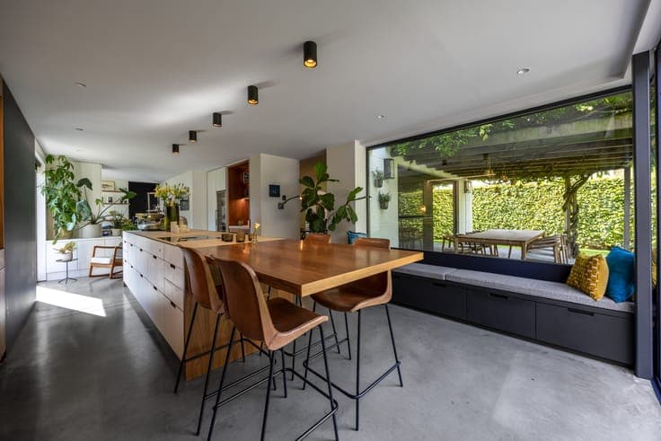 High-quality finished villa in green Schoten