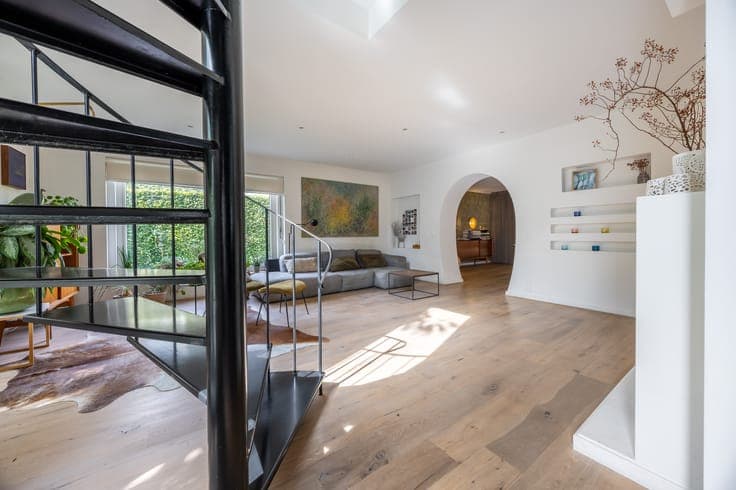 High-quality finished villa in green Schoten