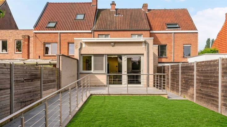 Ruime instapklare woning met 4 slpk, garage en tuin in Heule