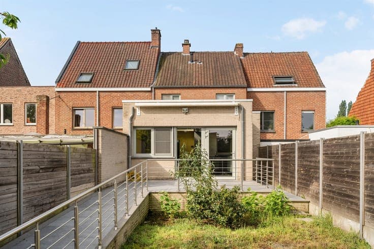 Ruime instapklare woning met 4 slpk, garage en tuin in Heule