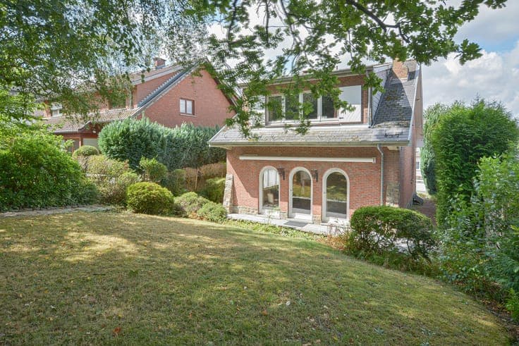 Freestanding house walking distance to Stockel