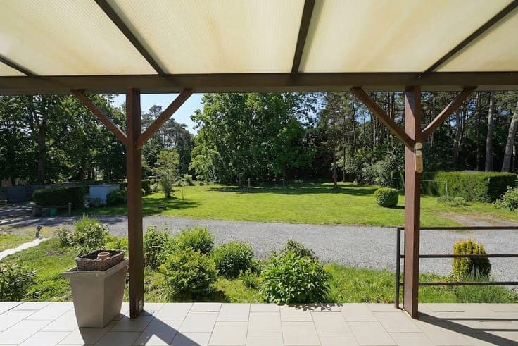 Single-storey villa set on a beautifully wooded plot of 2,24
