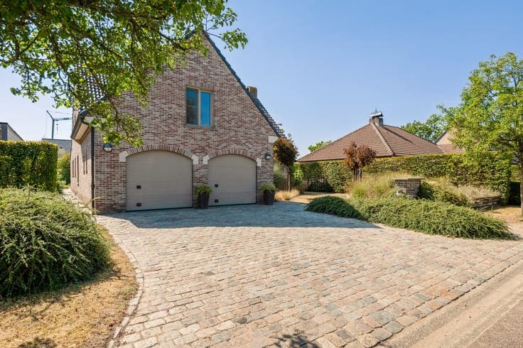 Ruime en lichtrijke villa in rustige, groene omgeving