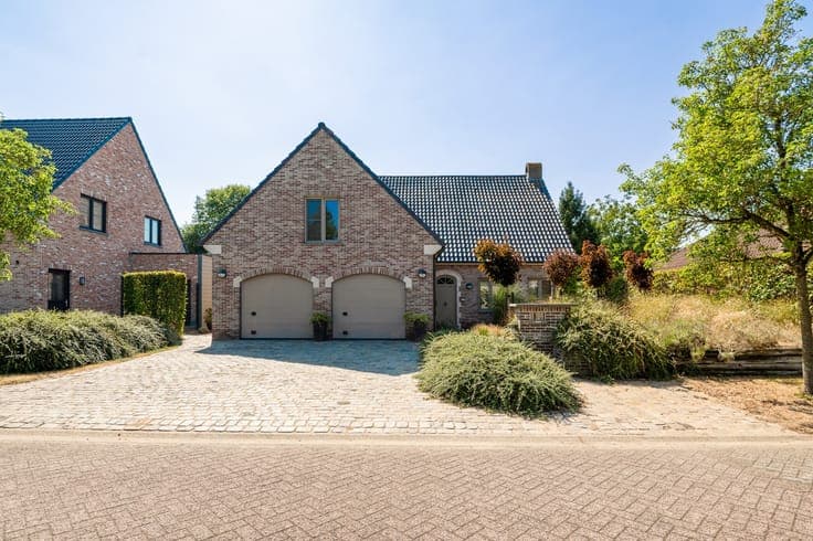Ruime en lichtrijke villa in rustige, groene omgeving
