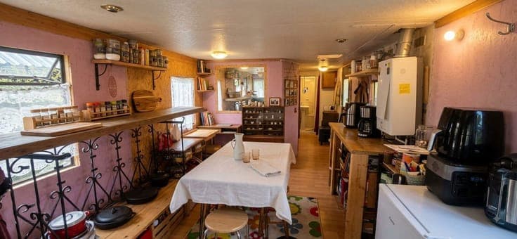 2-bedroom caravan in need of updating