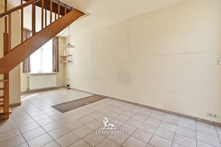Starter home to renovate with courtyard in Kortrijk.