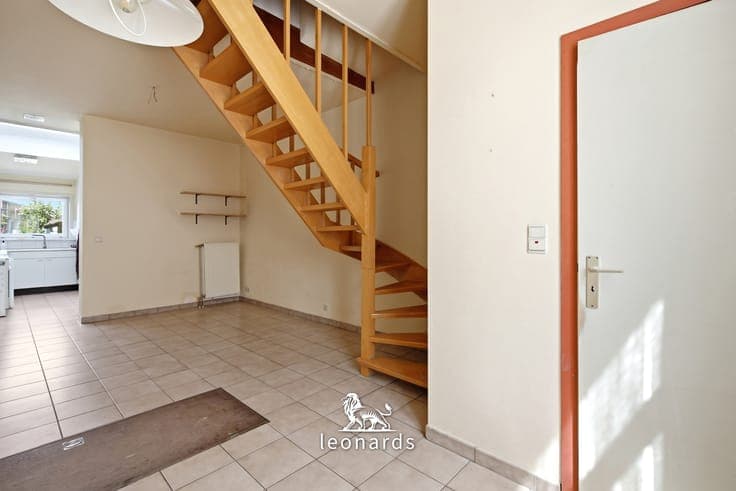 Starter home to renovate with courtyard in Kortrijk.