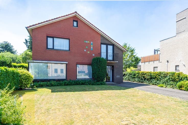 Op heel fijne locatie, 4 slaapkamers, 10are30ca, aan rand...