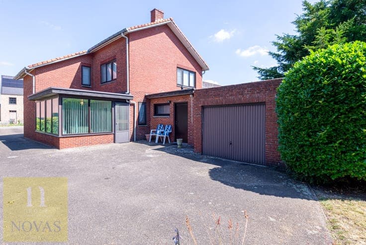 Op heel fijne locatie, 4 slaapkamers, 10are30ca, aan rand...