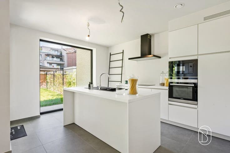 Kwalitatief afgewerkte nieuwbouw met 3 slk, E-peil 0.