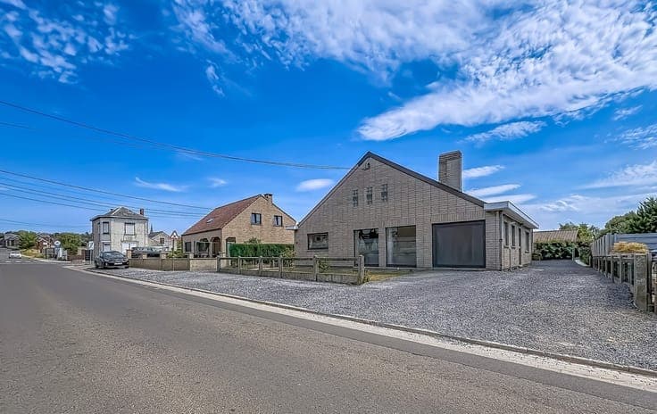 JOLIE VILLA 4F DE TYPE PLAIN-PIED A REMETTRE AU GOUT DU JOUR