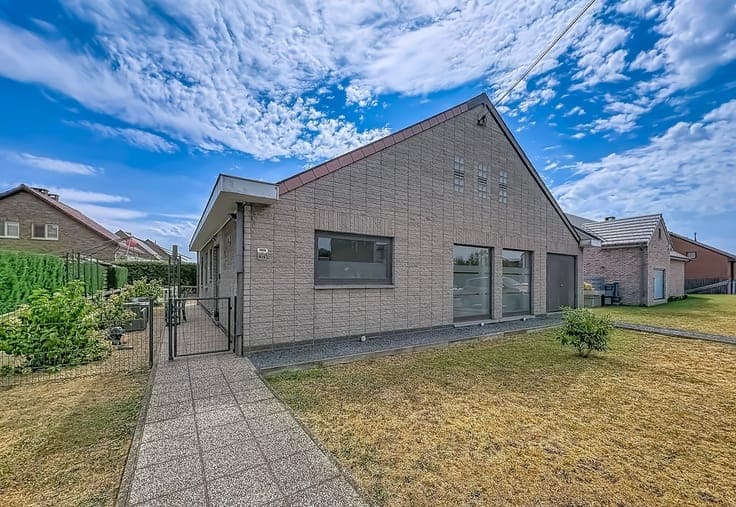 JOLIE VILLA 4F DE TYPE PLAIN-PIED A REMETTRE AU GOUT DU JOUR