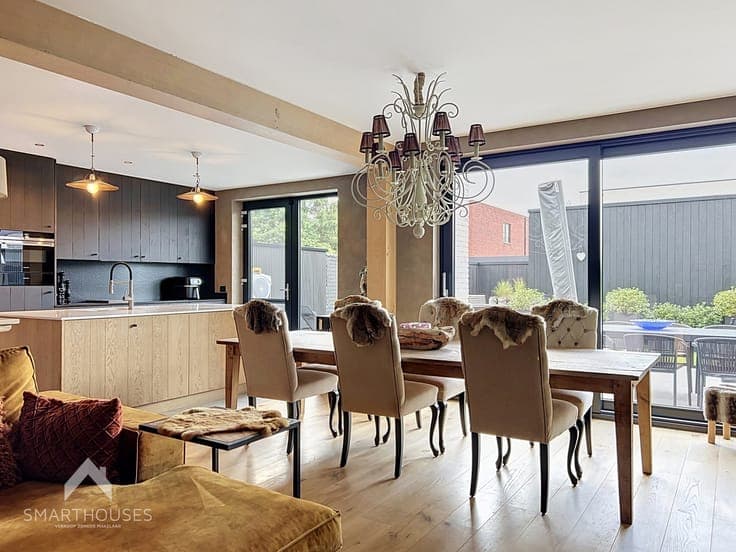 Beautiful home with 3 bedrooms, garage
