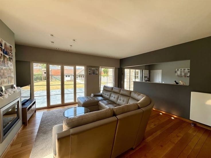 PRACHTIGE VILLA A OP RUIM PERCEEL VAN 880 M²