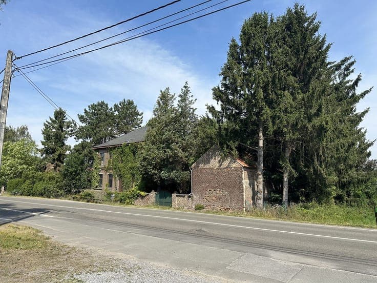 Propriété de caractère (à rénover) sur un terrain de 29 ares
