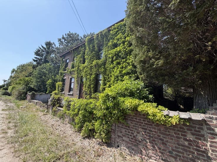 Propriété de caractère (à rénover) sur un terrain de 29 ares