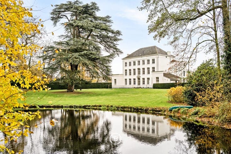 Country house with park garden