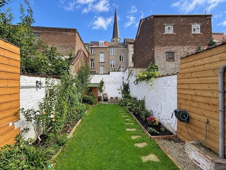 A semi-detached house with a garden and 4 bedrooms in Anderl