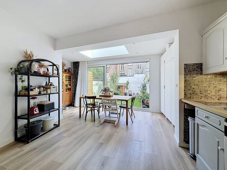 A semi-detached house with a garden and 4 bedrooms in Anderl