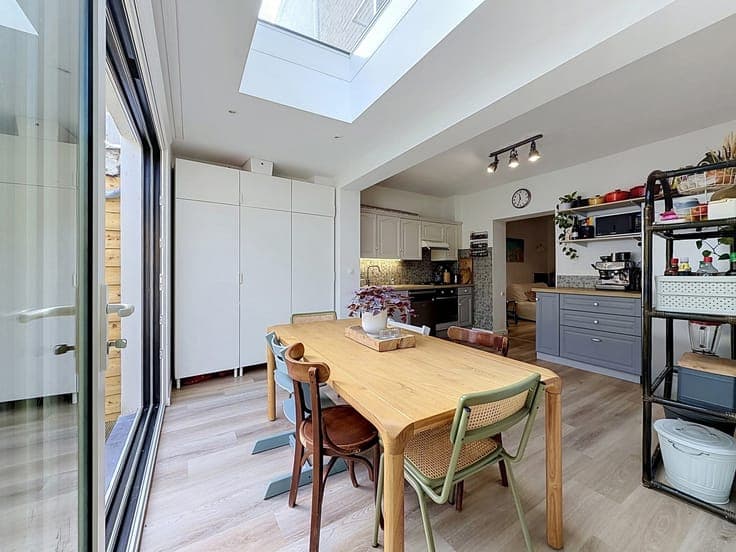 A semi-detached house with a garden and 4 bedrooms in Anderl