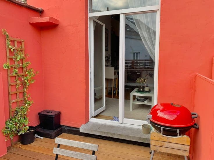 Investment property with strong yield near the European Quar