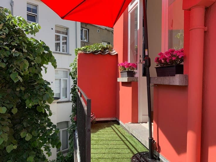 Investment property with strong yield near the European Quar