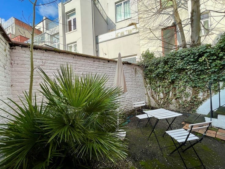 Investment property with strong yield near the European Quar