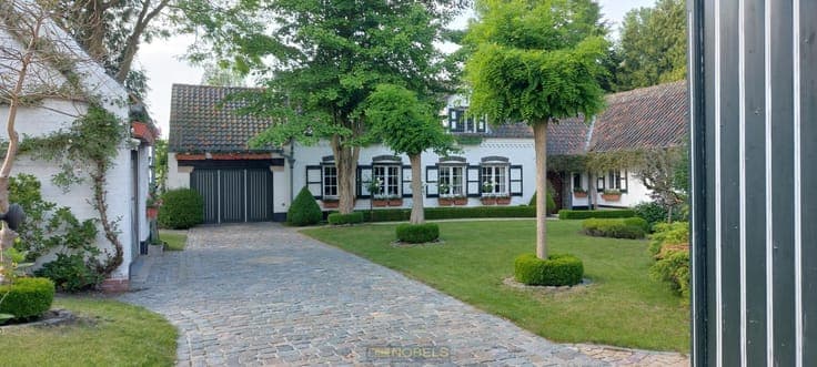Te koop, Authentiek landhuis op uitzonderlijke ligging me...