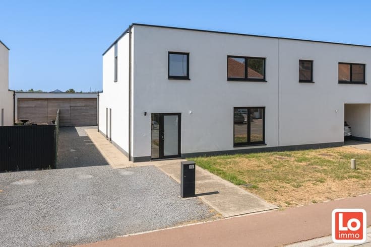 Moderne, instapklare én energiezuinige halfopen woning me...
