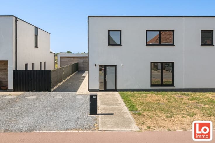 Moderne, instapklare én energiezuinige halfopen woning me...