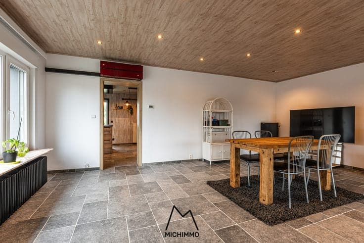 Knap gerenoveerde woning met drie slaapkamers, garage en ...