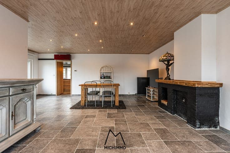 Knap gerenoveerde woning met drie slaapkamers, garage en ...