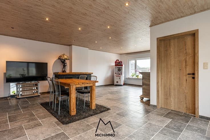 Knap gerenoveerde woning met drie slaapkamers, garage en ...