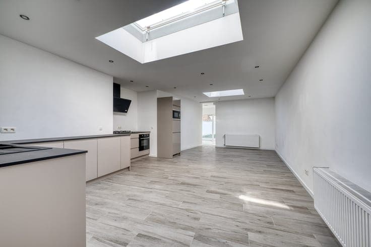Goed gelegen gerenoveerde woning met 4-5 slaapkamers en r...