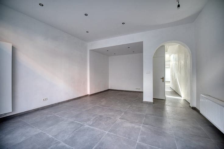 Goed gelegen gerenoveerde woning met 4-5 slaapkamers en r...