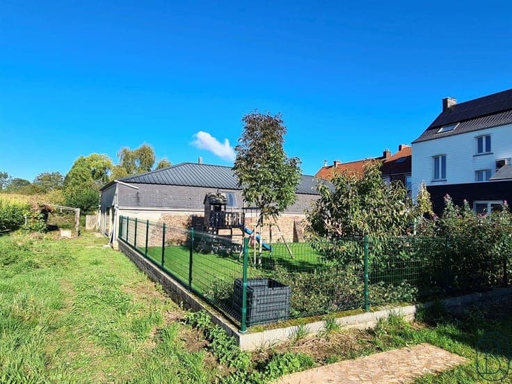 Very Spacious house with rear exit