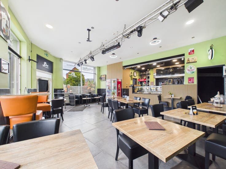 Investment building: shop and two 2-bedroom flats