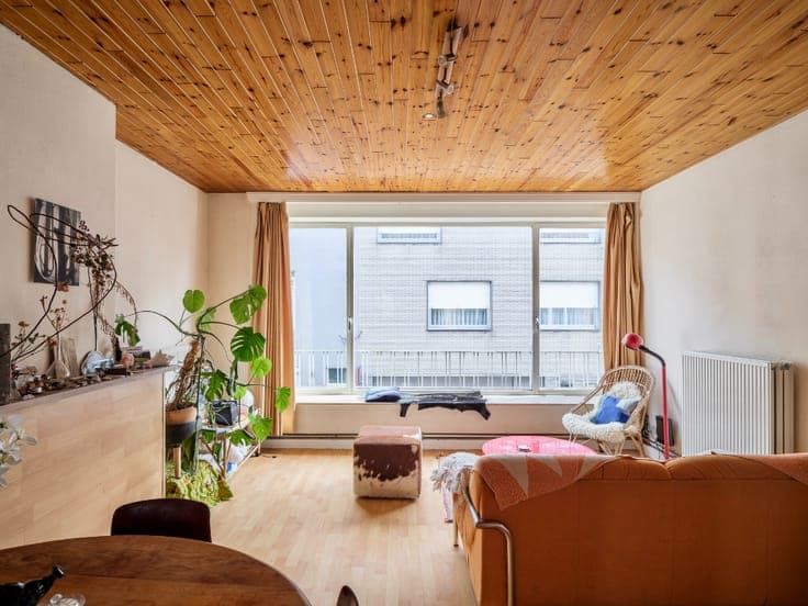 Opbrengsteigendom met magazijn en twee appartementen nabi...