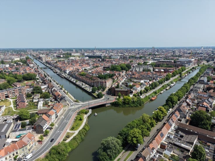 Opbrengsteigendom met magazijn en twee appartementen nabi...
