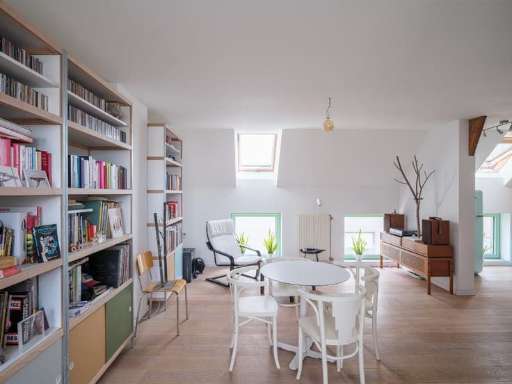 Opbrengsteigendom met magazijn en twee appartementen nabi...