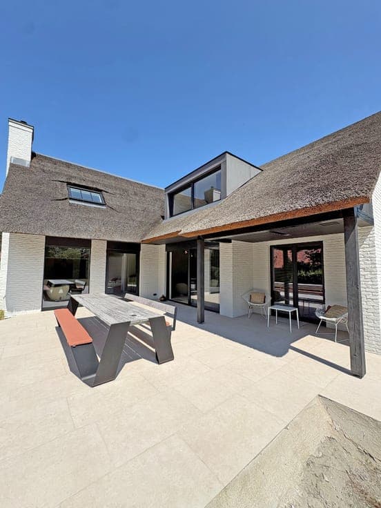 Exclusieve, volledig gerenoveerde villa met 5 slaapkamers...