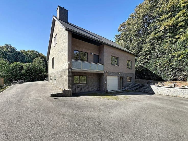 VILLA/OFFICES in Hoeilaart, easy access to major roads
